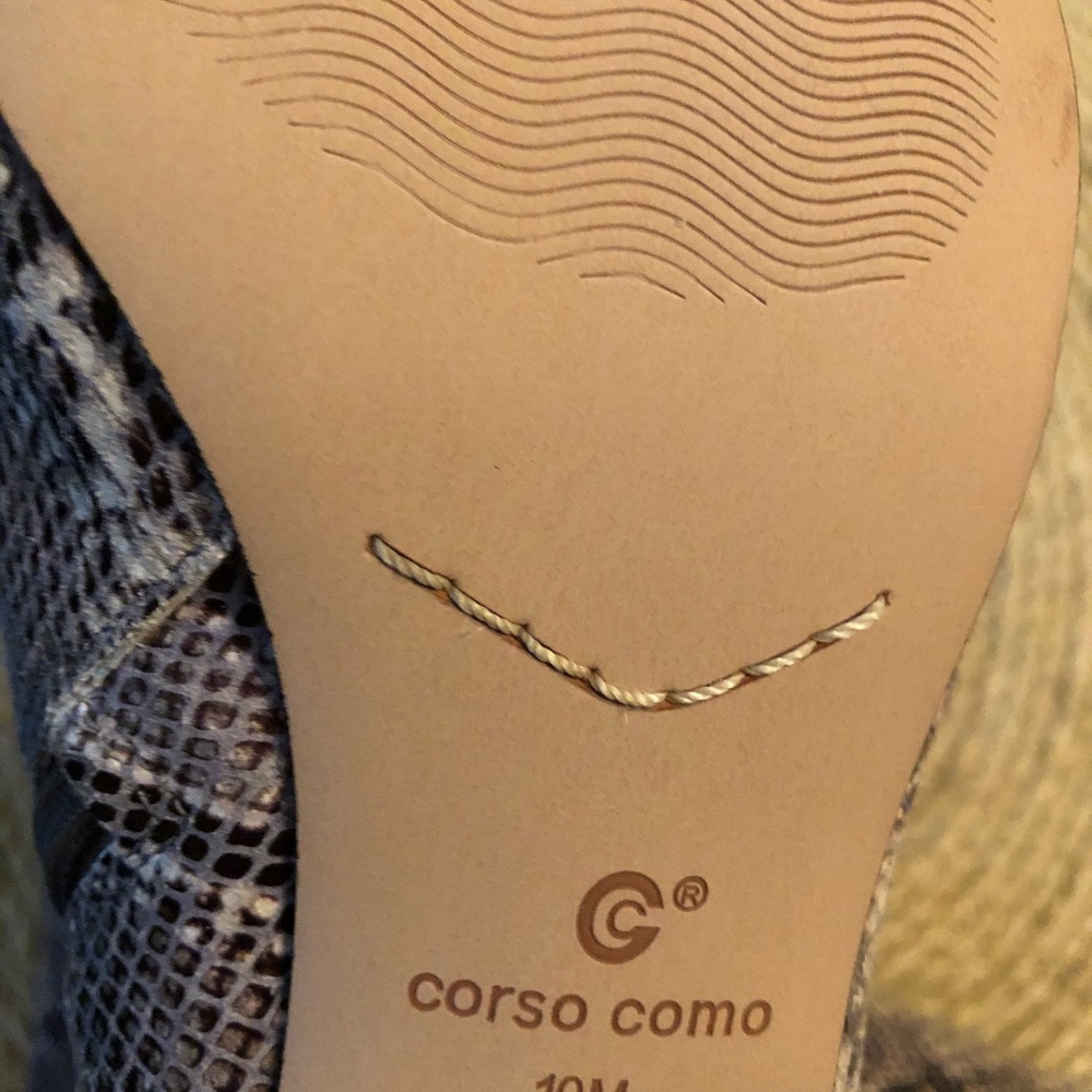 Corso Como Natural Pythonius Bootie. Size 10 - image 4